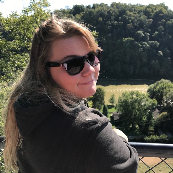 Meet your Posher, Cassidy - Picture 1 of 1